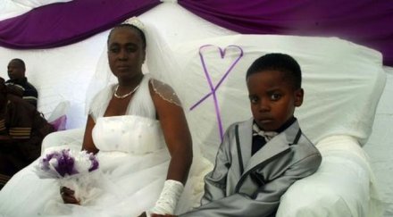 годишно момче ожени годишна баба