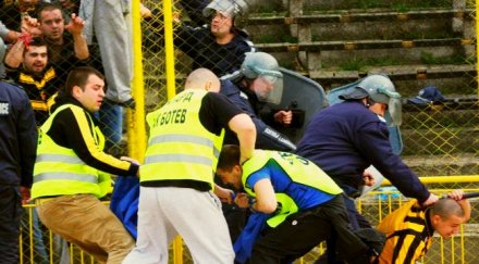 ранени фенове ботев вандализъм сини ултраси