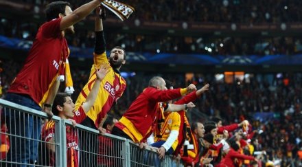 хиляди турци викат галатасарай шалке