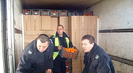 откриха контрабандни цигари алкохол кофа боклук