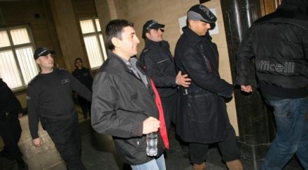 проверяват прасето отвлечената лара