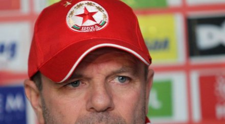 стойчо младенов стяга куфарите единбург поема хартс