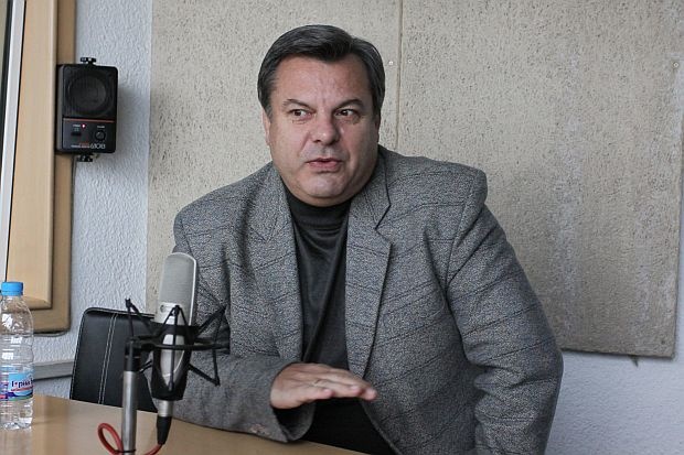 Евгений Бакърджиев: През 1997 г. имаше кой да поеме отговорност, сега - не