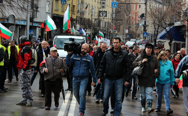 Протестиращите блокираха гарите в София и Варна