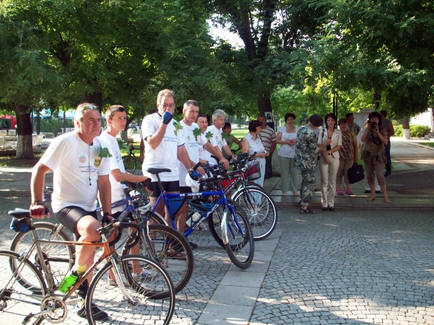 KAT погва колоездачите