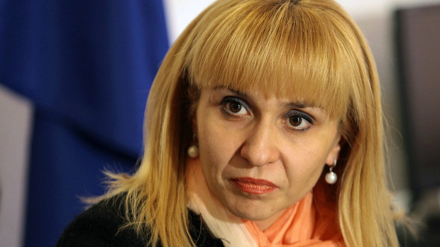 Правосъдната министърка си писа Отличен на изпроводяк