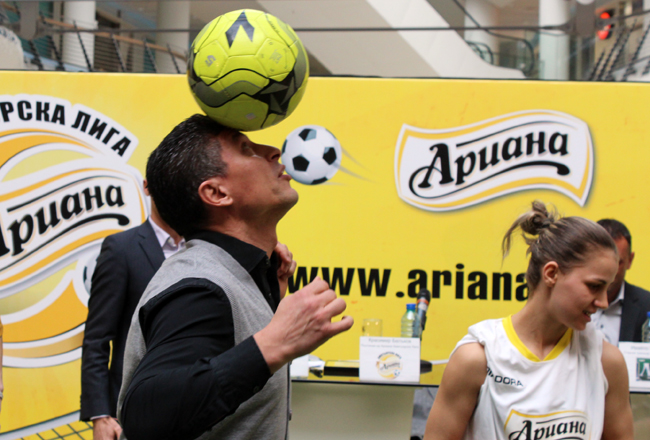 Краси Балъков показа класа на откриване на турнир (Снимки)