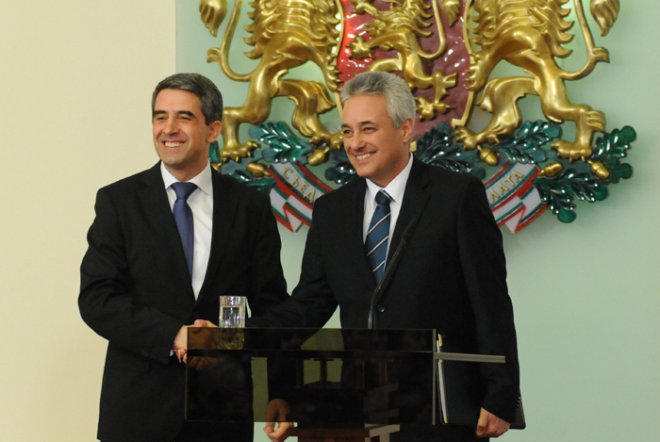 Президентът скри министрите, черпи ги с шампанско