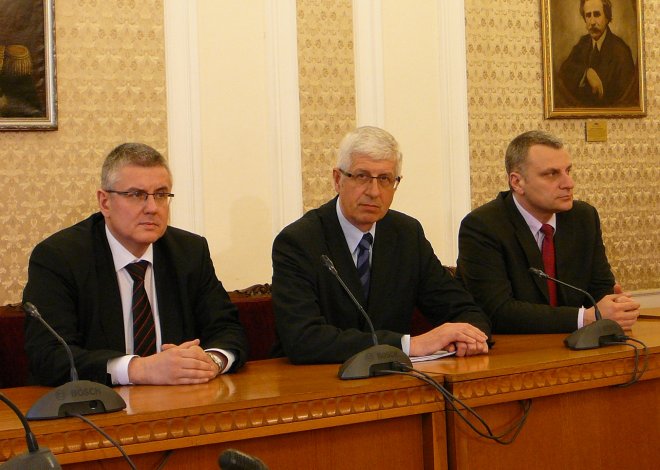 Овчаров отрече да е виновен за скъпия ток от Марица-изток 1 и 3