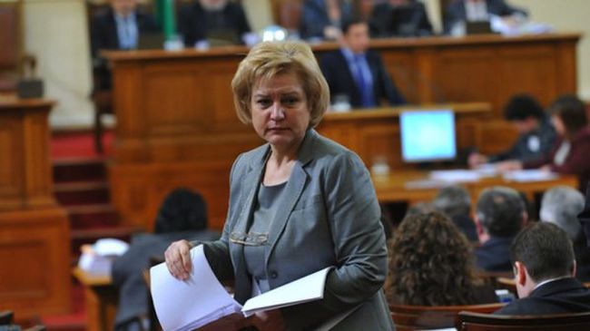 Менда Стоянова иска шах в училище