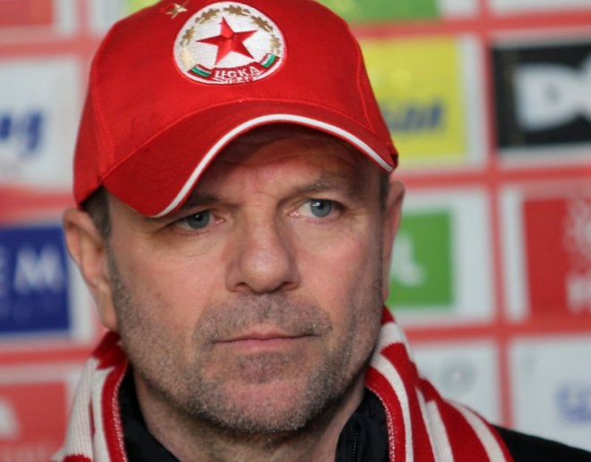 Стойчо Младенов стяга куфарите за Единбург, поема Хартс