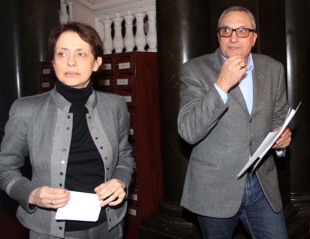 Надежда предлага три варианта за име на коалицията с Костов