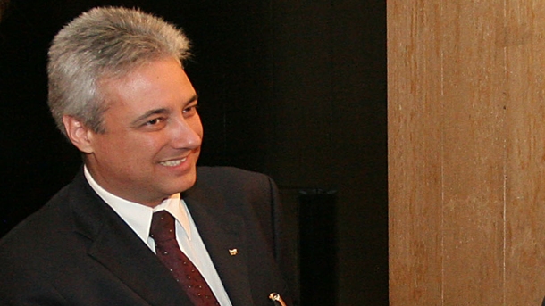 Синът на агент Нула Нула Виноградов става служебен премиер