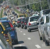 Тотален хаос в Пловдив! Градът е блокиран от тапи, светофарите отказаха, а полицията я няма никаква