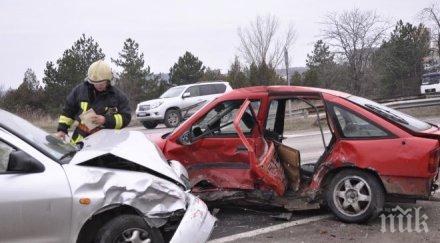 последните минути две коли смляха зрелищна катастрофа бургас