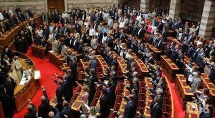 гръцкият парламент гласува ново затягане коланите