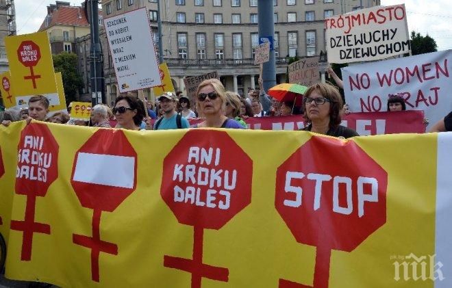 След масовите протести: Полското правителство отказа да подкрепи пълната забрана за аборти