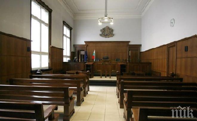 Бащата на сиамските близнаци от Сливен отива на съд