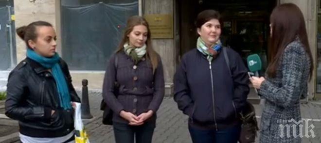 Майки излизат на протест срещу Фонда за лечение на деца в чужбина

