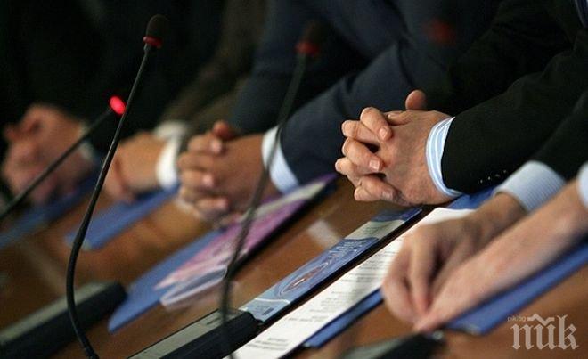 Тристранката се събира за един поектозакон и едно ПМС