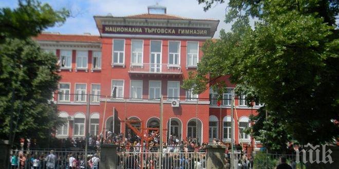 ИЗВЪНРЕДНО! Теч на газ евакуира децата от училище в центъра на Пловдив!
