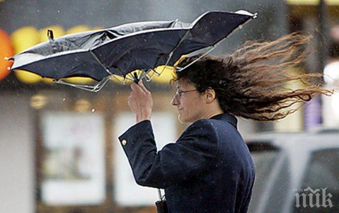 Опасно време: Жълт код за бурен вятър в 16 области