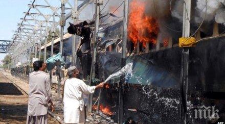 две експлозии избухнаха пакистански влак шест загинаха ранени