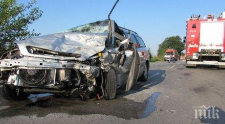 камион помете форд фиеста шофьорът колата болница