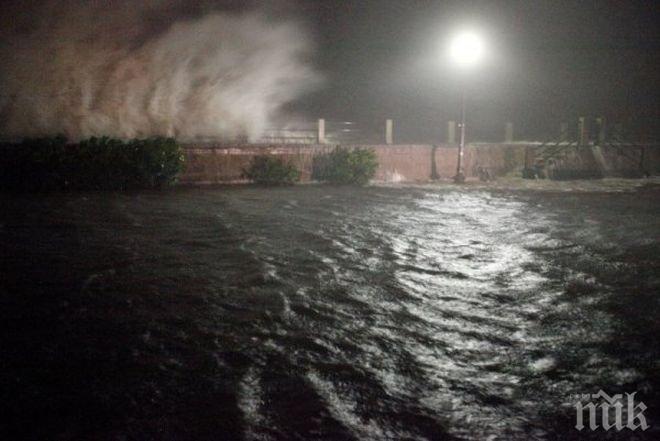 Ураганът „Матю“ е взел най-малко 13 жертви в САЩ