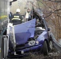 Кърваво меле на разсъмване! ТИР и кола се помляха в Габрово, има загинал