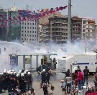 СПОРЕД ЗАКОНА! Полицията в Анкара разгони привърженици на „Ислямска държава“ с водни оръдия и сълзотворен газ