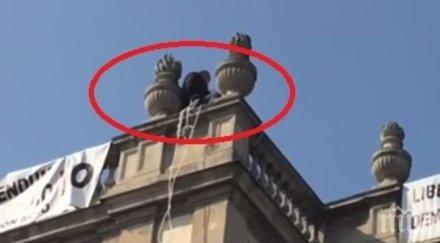 българинът свален покрива скала влезе лудница