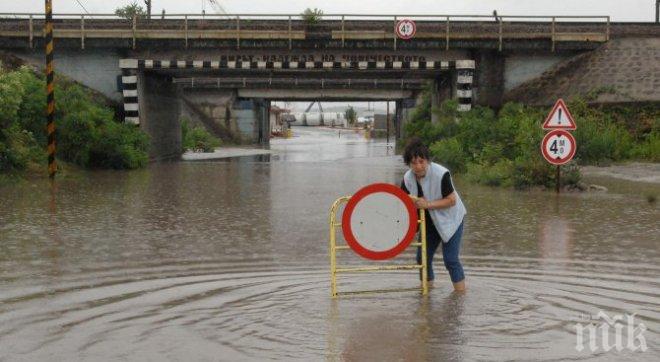 Част от пътя Видин-Монтана е под вода, движението е ограничено (ВИДЕО)