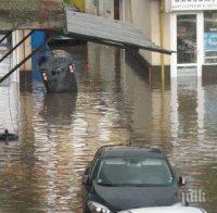 Варна пак е под вода! Евакуират цели семейства от Добричко 