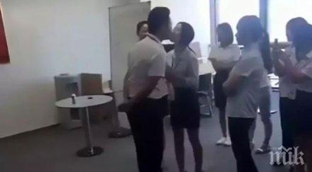 трудова дисциплина шеф кара работничките всяка сутрин целуват устните