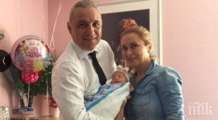 мило внучката камата първа фотосесия снимки