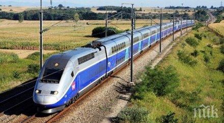 екшън софия гол мъж легна релсите влака