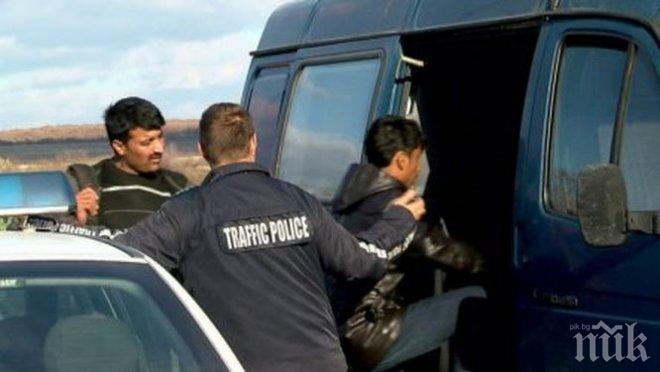 НАПЛИВЪТ НЕ СТИХВА: Задържаха каналджия на магистрала Тракия, превозвал нелегални мигранти