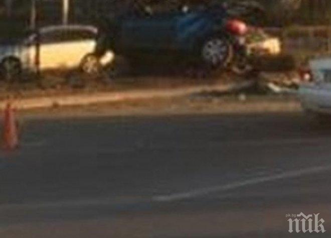 ТЕЖЪК ИНЦИДЕНТ! Кола се заби в дърво в Пловдив, има загинал