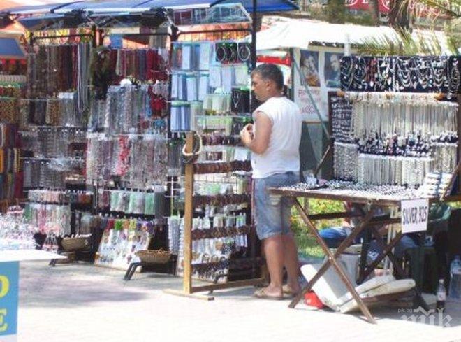 СЛЕД 10 ГОДИНИ СЪДЕБНИ ДЕЛА: Събарят пазара за гащи и ментета в Слънчев бряг