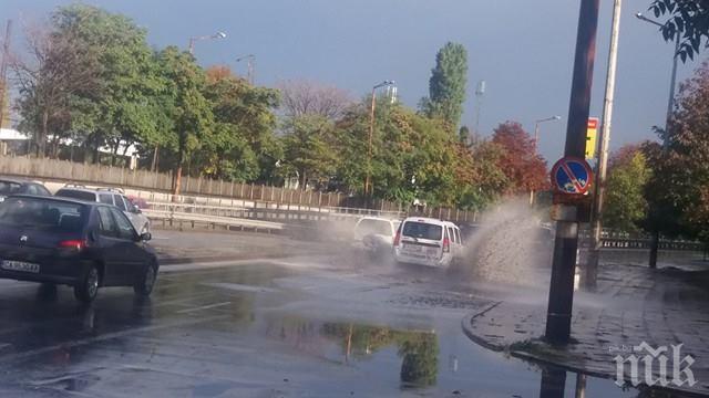 ЕКСКЛУЗИВНО И САМО В ПИК TV! Потопът в столицата: Вижте как улиците на София плувнаха във вода след дъжда! (СНИМКИ)