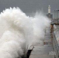 ПИК TV:Силен вятър затвори пристанище 