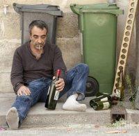 ПОТРЕСАВАЩА ИЗПОВЕД! От уютен дом до дупка в земята! Клошарят Бойко: Загубих дом, семейство и дете, ще пия, докато умра на улицата (СНИМКА)