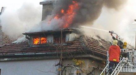 шок мъж драсна клечката къщата коли