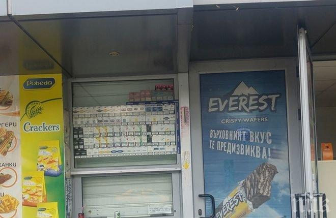 Наглост! Крадци задигнаха и щандовете на магазин в Бургас 