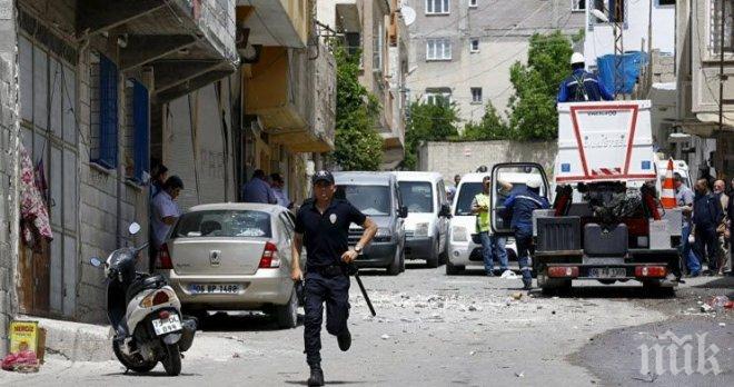 Трима полицаи са убити при взрива на жива бомба в Газиантеп