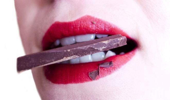 
За маниаците на сладко! Ето какво ви се случва след ядене на шоколад!
