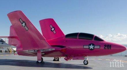 сащ показаха изтребител смайващ розов цвят