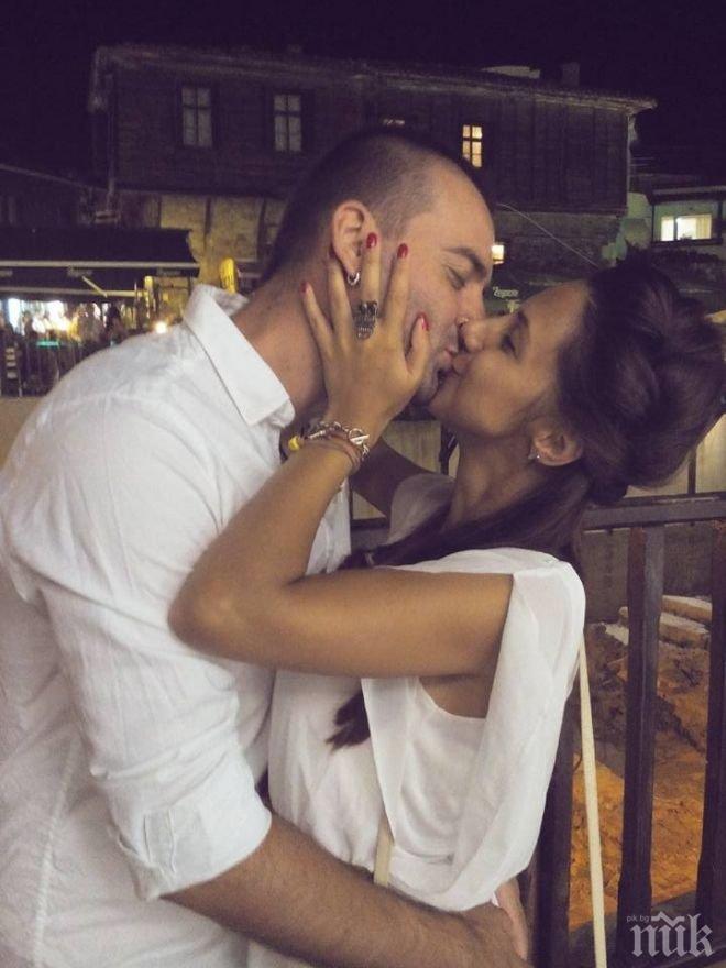 Рокаджията Тома се ожени по кецове и дънково яке (СНИМКИ)