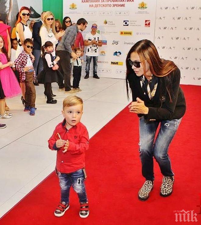 Синът на Юлияна Дончева дебютира като модел (СНИМКИ)